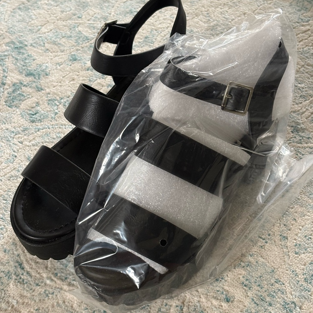 Black Modern Chunky Sandals with Adjustable Ankle Strap New - Picture 4 of 5